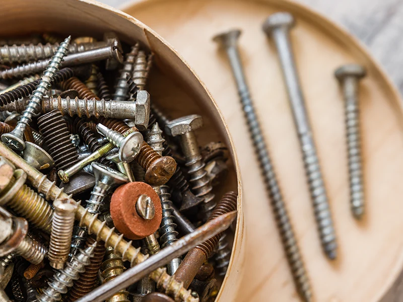 Producent śrub - Podstawowa koncepcja śrub dwugłowych (z pełnego drutu).